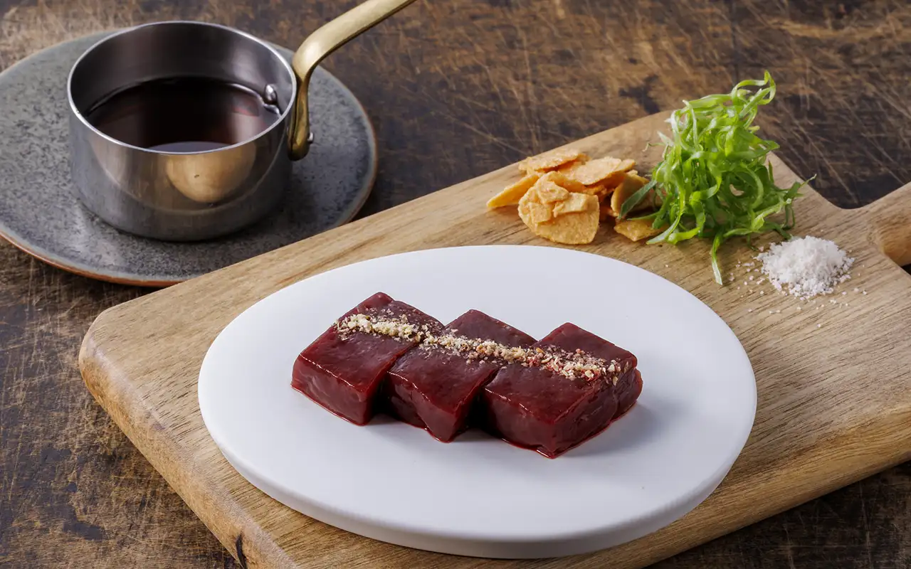 厚切りレバーしゃぶしゃぶ　フライドガーリック添え